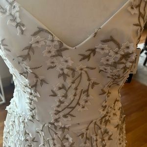 Xscape dress size 4 new with tags white and gold